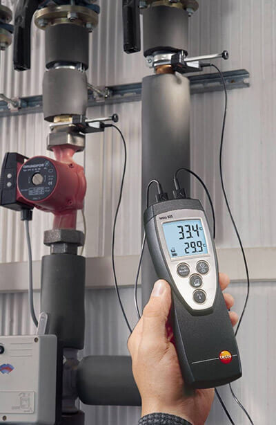 Testo 922 Измерение температуры среды в подающем и обратном трубопроводе систем отопления